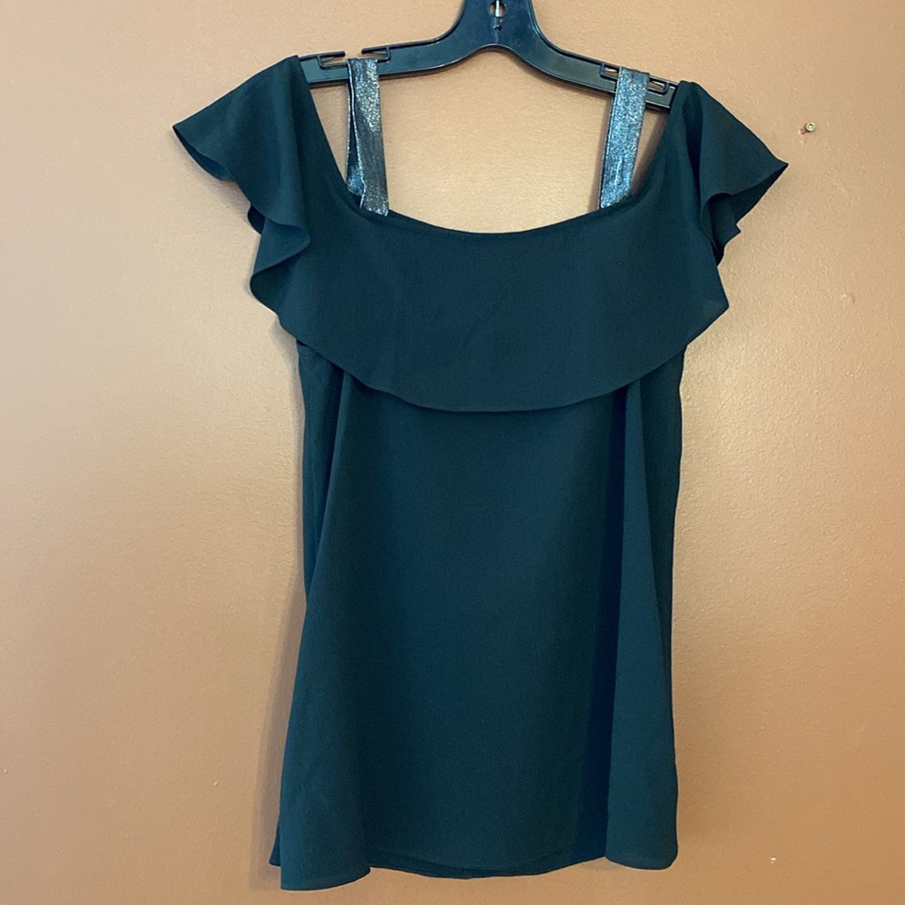 Joe Fresh ladies cold shoulder blouse in black. Size extra small. - Picture 2 of 6